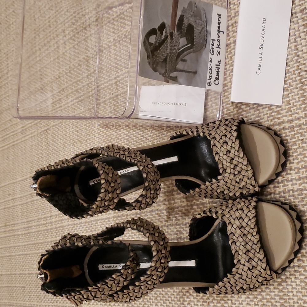 Camilla Skovgaard Black/Gray Leather size 38 1/2 dress sandals